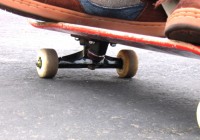 Sk8 je s5 [skejt je späť].