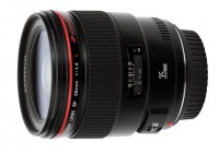 Moderná klasika na reportážne snímky od Canonu.