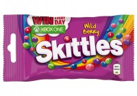 Trojitá porcia zábavy so Skittles a Xbox One.