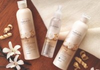 Pocíťte hrejivosť vanilky a santalového dreva s líniou AVON Naturals!