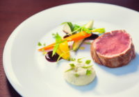 Nové jarné menu v Sheratone ponúkne nielen svieže šaláty, ale aj šťavnatý teľací steak.