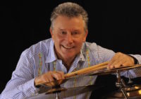 Legendárny bubeník formácie ELP Carl Palmer vystúpi v Banskej Štiavnici