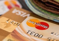 Mastercard: Skoro polovica Slovákov platí na zahraničnej dovolenke kartou