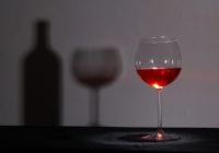 Konzumácia alkoholu mladistvými klesla o 52 %