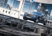 Dáma v pozadí legendy