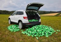 Neuveríte, koľko fliaš v kufri previezla nová ŠKODA KAROQ