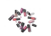 Získajte dokonalý tvar pier s prvým tekutým rúžom od AVONu!