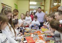 Amazon vytvára na školách čítacie kútiky Kindlotéky