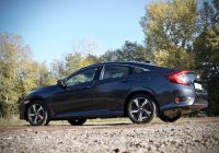 Honda Civic sedan s 1.5-litrom VTEC filtruje nerovnosti