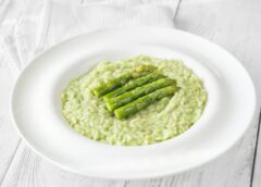 Špargľa: Kráľovná jarnej kuchyne a jednoduché talianske rizoto